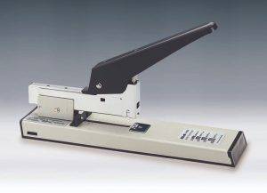 bam-kim-kw-trio-50la-3 cách mở dập ghim to