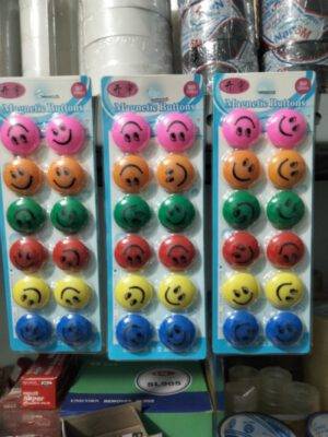 Nam châm dính bảng mặt cười dính lên bảng từ