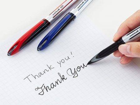 Bút bi nước là gì, so với bút bi thường có tốt hơn không