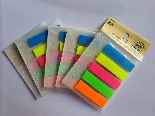 Giấy note đánh dấu trang giúp tiết kiệm thời gian