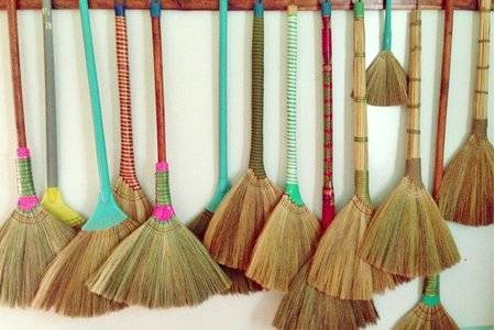 Nên mua chổi quét nhà loại nào Nên mua chổi quét nhà loại nào