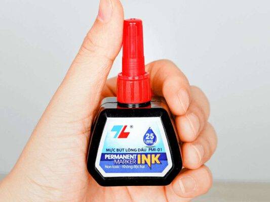 Cách đổ mực vào bút lông dầu