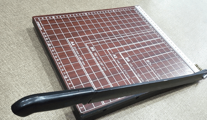 Bàn cắt giấy bằng gỗ giá rẻ tại TPHCM