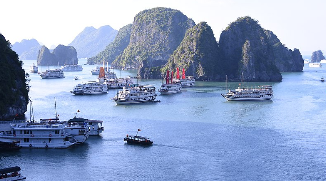 Explore stunning nature of Ha Long Bay