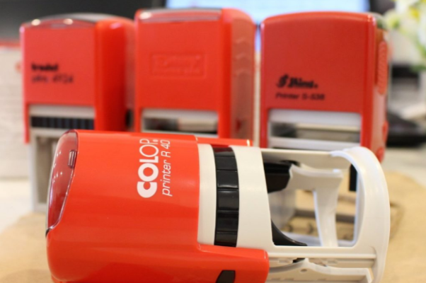 Khắc dấu lấy liền quận 1 TPHCM giá rẻ đúng pháp lý